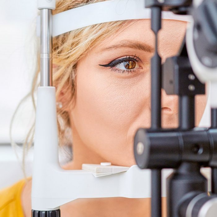 Sai che cos'è la visita optometrica, a quale età e dove poterla fare? Leggi il nostro articolo del blog per scoprirne l'importanza per il tuo benessere visivo e per quello dei bambini.