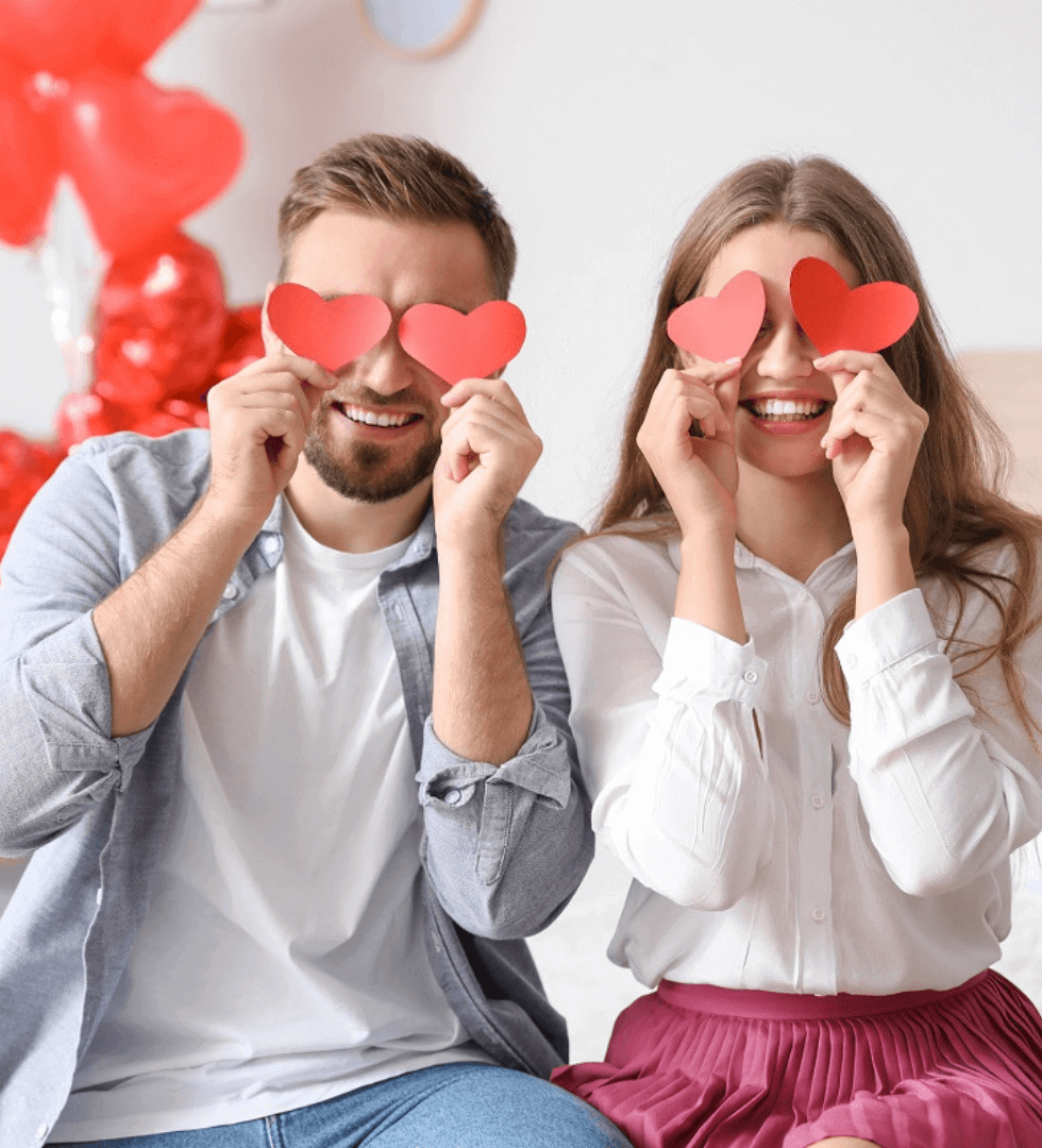 coppia innamorati San Valentino con occhi a forma di cuore