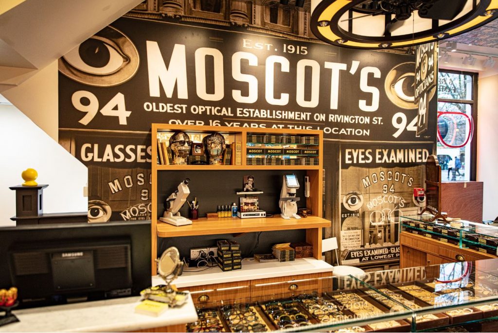 interno vintage store moscot