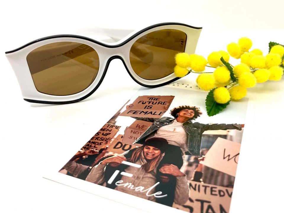 occhiali da sole donna LOEWElw40047 versione con immagine donne e mimosa