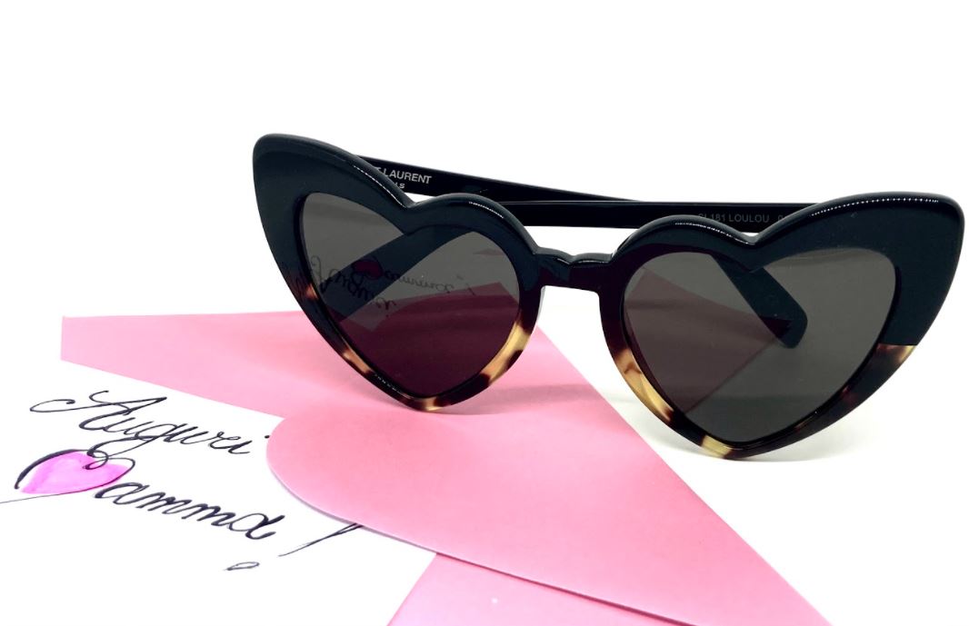 occhiali da sole a forma di cuore Yves Saint Laurent per festa della mamma