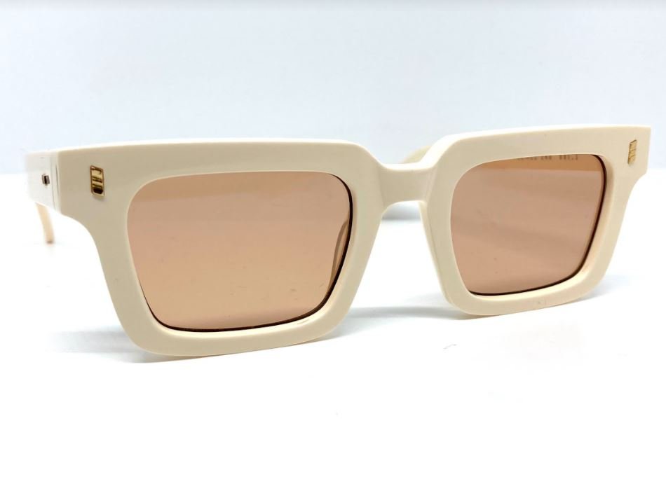 occhiali da sole con lenti beige