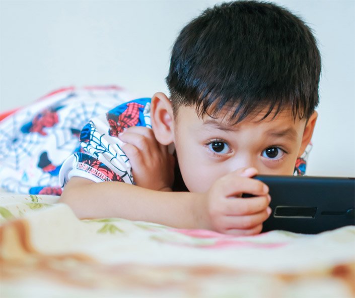 Il tecnostress e gli occhiali per bambini per tablet pc e smartphone